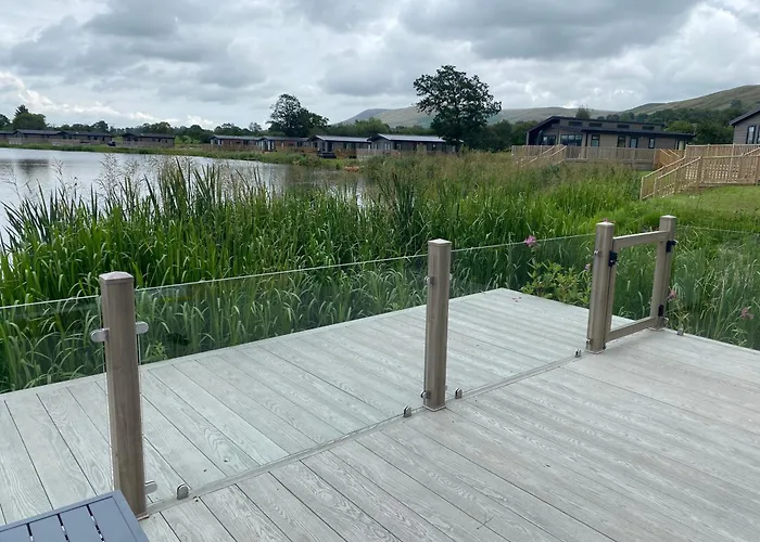 Luxurious And Peaceful Lakeside House, Clitheroe