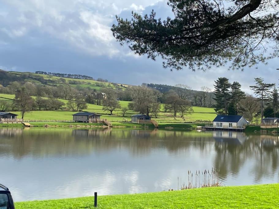 Holiday home Luxurious And Peaceful Lakeside House, Clitheroe