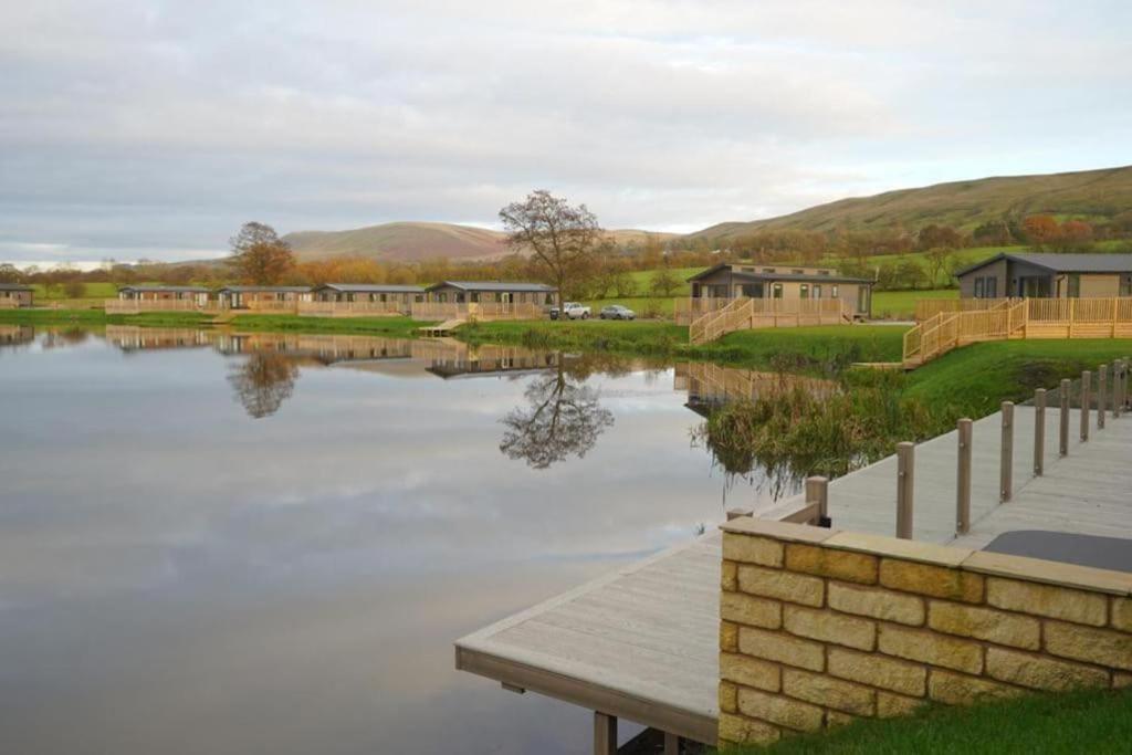 Luxurious And Peaceful Lakeside House, Holiday home Clitheroe