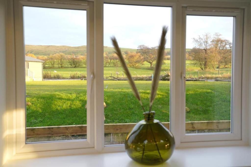 Luxurious And Peaceful Lakeside House, Clitheroe