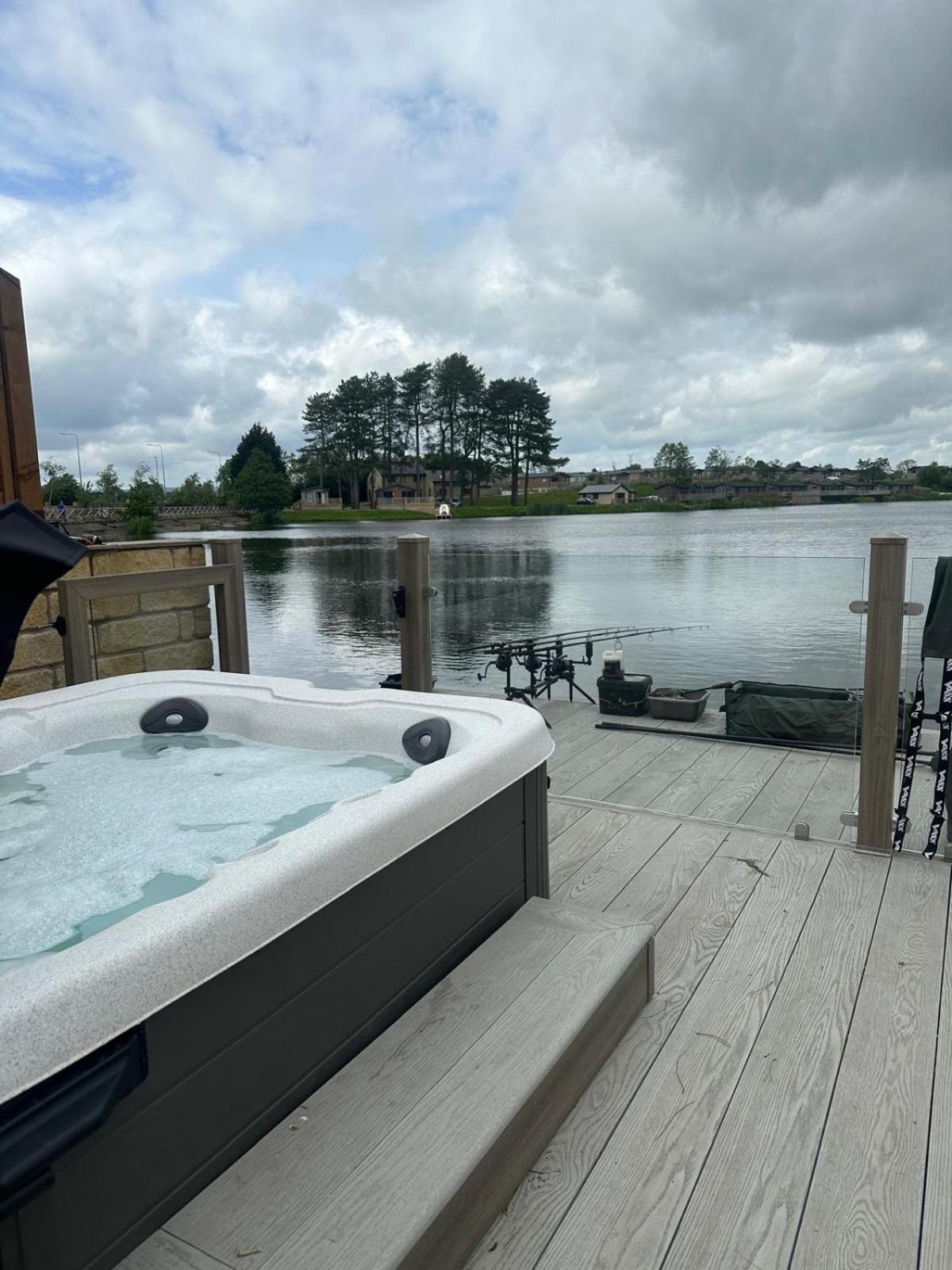 Luxurious And Peaceful Lakeside House, Holiday home