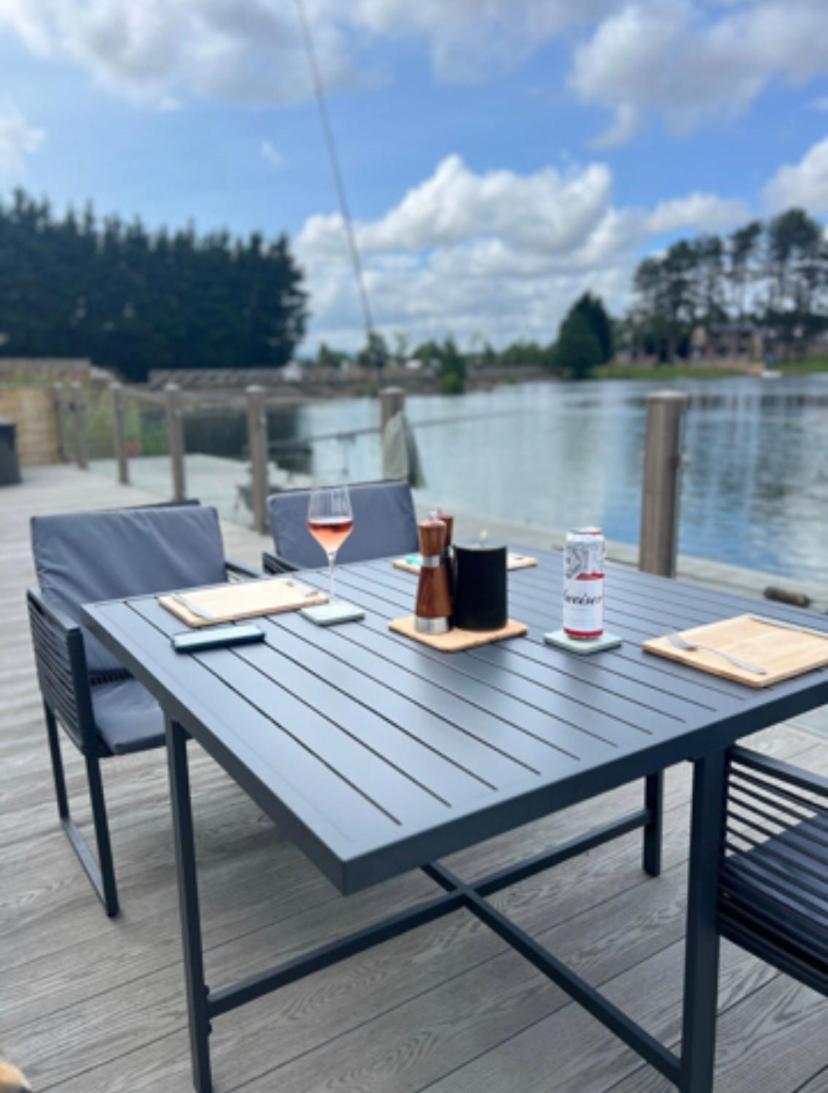 Luxurious And Peaceful Lakeside House, Holiday home Clitheroe