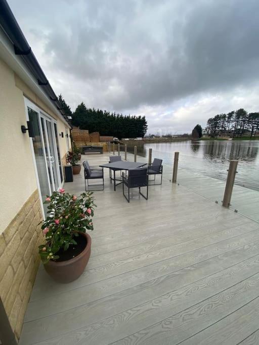 Luxurious And Peaceful Lakeside House,
